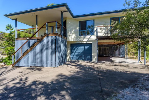 12 Ibis Court - Highset Beach House With Natural Bushland Gardens And Covered Decks - Tourism Noosa 1