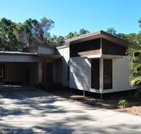 12 Satinwood Drive - Family home with swimming pool located in natural bushland and close to beach - Tourism Noosa