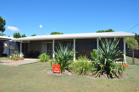 12 Zircon Street - Renovated Beach Shack With The Perfect Blend Of Comfort And Coastal Cool - Tourism Noosa 0