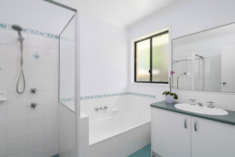 13 Orania Court, Rainbow Shores - Pool, Sleeps 8, Air Conditioning, Fire Pit - Tourism Noosa 1