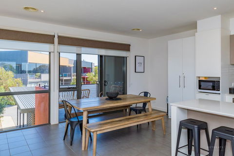 13 Shore Place - Tourism Noosa 0