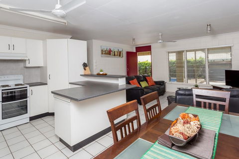 14 Double Island Drive - Rainbow Beach, Large Holiday House With Pool,Pets Welcome, Free Wi-Fi - Tourism Noosa 2