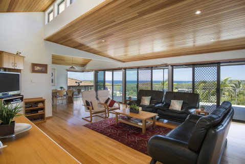17 Canberra Crescent - Prestige Views At Burrill Lake - Tourism Noosa 0