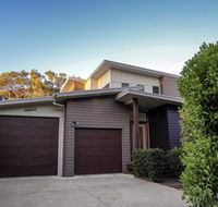 17 Naiad Court - Modern open plan family home with covered outdoor area and double lock-up garage - Tourism Noosa