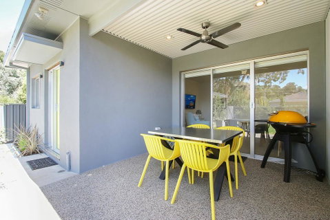 18 On Rayner - Swish Apartment Myrtleford - Tourism Noosa 3