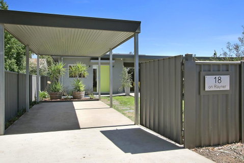 18 On Rayner - Swish Apartment Myrtleford - Tourism Noosa 2