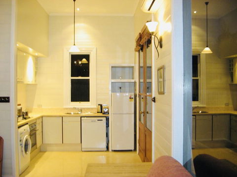1880s Kananook Boutique Historic Luxury Apartment FSC Private Villa Bairnsdale - Tourism Noosa 2