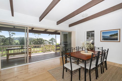 19 Buchan Street - Mollymooks Tee To Sea - Tourism Noosa 1