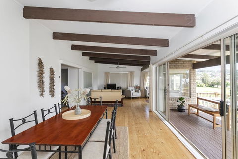 19 Buchan Street - Mollymooks Tee To Sea - Tourism Noosa 3