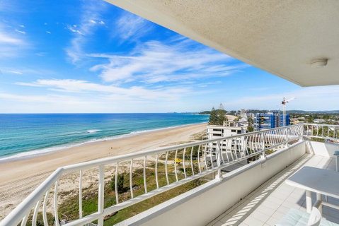 19th Avenue On The Beach - Tourism Noosa 1