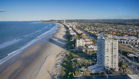 19th Avenue On The Beach - Tourism Noosa 0
