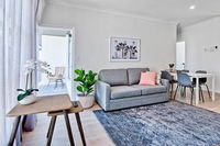 2 Bedroom Apt with Balcony  Air Con in Plympton