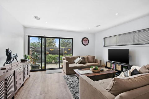 2 Bedroom Townhouse - Family & Corporate Bookings Only - Tourism Noosa 1