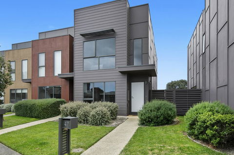 2 Bedroom Townhouse - Family & Corporate Bookings Only - Tourism Noosa 3