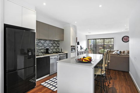 2 Bedroom Townhouse - Family & Corporate Bookings Only - Tourism Noosa 0