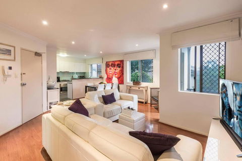 2 Bedroom With Parking & AC Close To Beach & City - Tourism Noosa 0