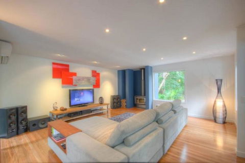 2 Satinwood Drive - Rainbow Shores, Executive Level Beach House, Pool, Walk To Beach - Tourism Noosa 2