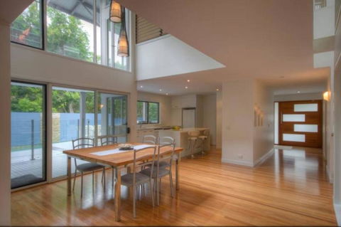 2 Satinwood Drive - Rainbow Shores, Executive Level Beach House, Pool, Walk To Beach - Tourism Noosa 3