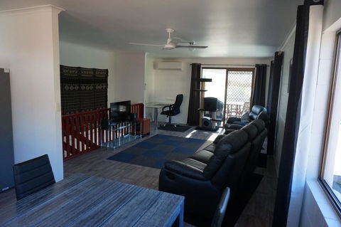 2-29 Rumbalara Avenue - Rainbow Beach, Bring Your Dog Or Your Cat Or Bring Both, Free Wi-Fi - Tourism Noosa 0