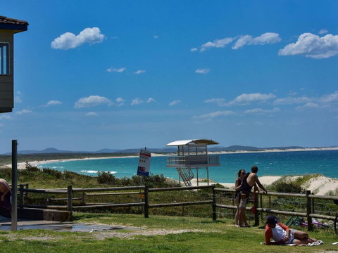 20 Booneroo - Walk To The Beach - Tourism Noosa 1