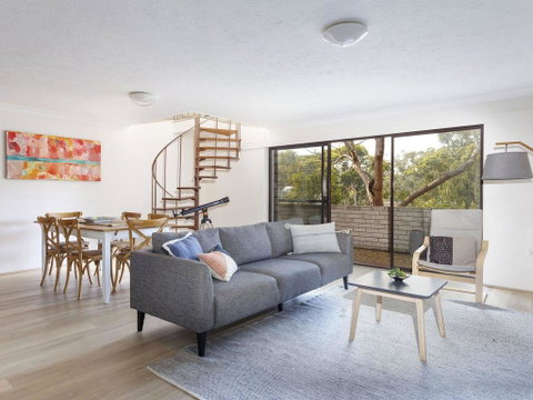 20 Booneroo - Walk To The Beach - Tourism Noosa 0