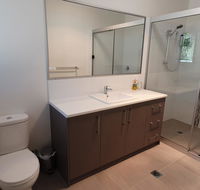 26 Satinwood Drive- Low set modern sleeps 8 - Tourism Noosa