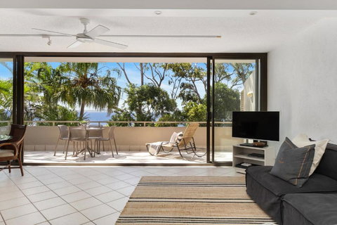 Beachside Chic, Pool & Balcony - Tourism Noosa 2