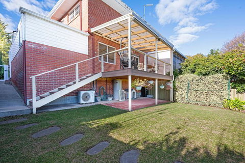 Cityscape Charm - 2BR Home In Wattle Park - Tourism Noosa 2