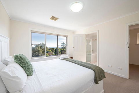 Cityscape Charm - 2BR Home In Wattle Park - Tourism Noosa 2