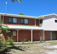 31 Bombala Crescent - Two storey home with covered outdoor deck fully fenced backyard. Pet friendly - Tourism Noosa