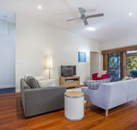 33 Bangalow - Narrawallee's Beautiful Bungalow - Tourism Noosa