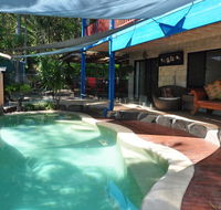 43 Double Island Drive - Two level holiday home with swimming pool. Located close to beach and CBD - Tourism Noosa