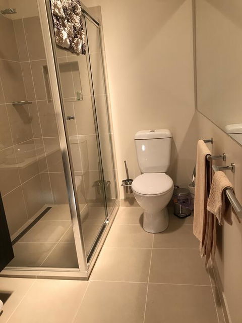 5 Star Room With Own Bathroom - Singles, Couples, Families Or Executives - Tourism Noosa 2