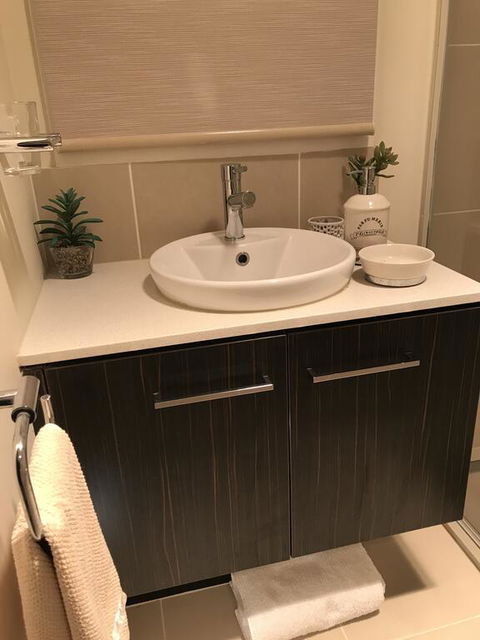 5 Star Room With Own Bathroom - Singles, Couples, Families Or Executives - Tourism Noosa 3
