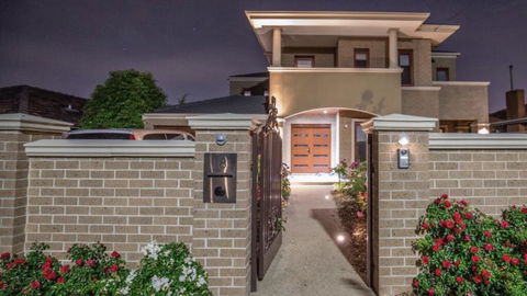 5 Star Room With Own Bathroom - Singles, Couples, Families Or Executives - Tourism Noosa 1
