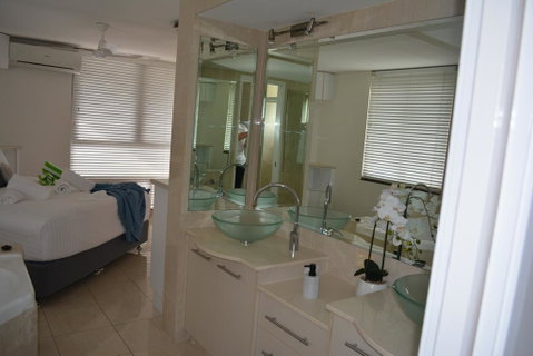 5,  Apartment On The Esplanade - Tourism Noosa 3