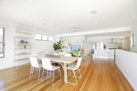 53 Hilton Esplanade - Tourism Noosa 1
