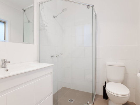 5B BENT STREET - LARGE HOUSE WITH DUCTED AIR CON, WIFI & FOXTEL - Tourism Noosa 3