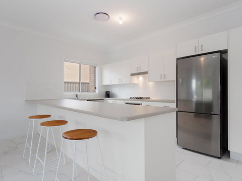 5B BENT STREET - LARGE HOUSE WITH DUCTED AIR CON, WIFI & FOXTEL - Tourism Noosa 2