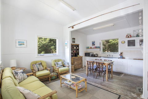 681 Murramarang Rd - Retro Beach Cottage - Tourism Noosa 2