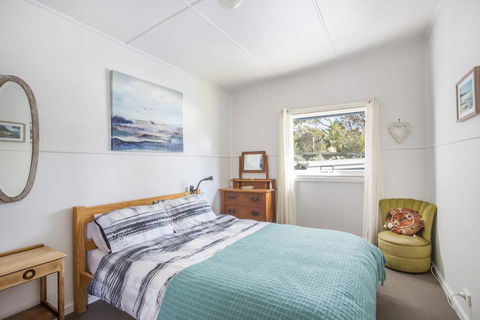 681 Murramarang Rd - Retro Beach Cottage - Tourism Noosa 3