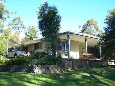 9 Hayward St - Stay Lakeside - Tourism Noosa 2