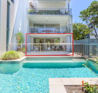 A Deluxe Swim Up - Drift Apartments South - Tourism Noosa