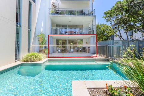 A Deluxe Swim Up - Drift Apartments South - Tourism Noosa 0