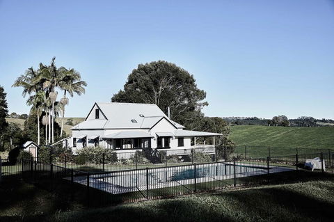 A PERFECT STAY - Benny's Cottage - Tourism Noosa 0