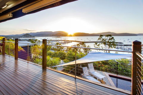 A Point Of View - Tourism Noosa 0