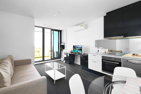A Stylish CBD Apartment With A Stunning View - Tourism Noosa 1