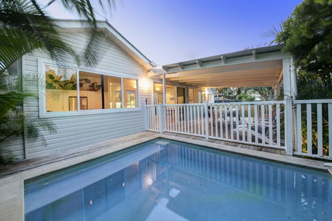 A Summer Cottage - Tourism Noosa 0