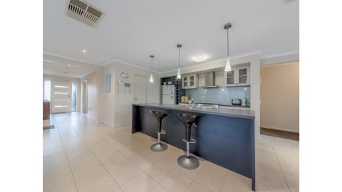 A TOUCH OF CLASS - PET FRIENDLY (OUTSIDE ONLY) - Tourism Noosa 3