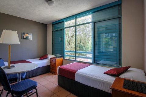 AAA Airport Albion Manor Apartments And Motel - Tourism Noosa 1